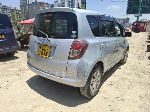Toyota Ractis 1.3 FWD 2011