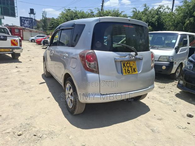 Toyota Ractis 1.3 FWD 2011