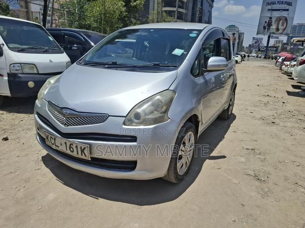Toyota Ractis 1.3 FWD 2011