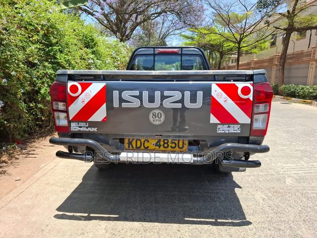 Isuzu D-MAX 2021 Gray