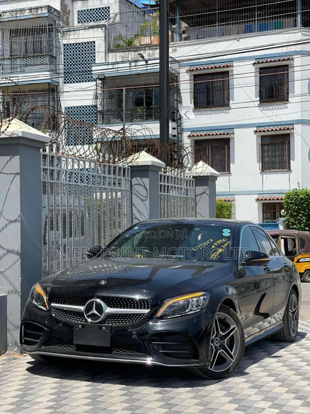 Mercedes-Benz C200 2020 Matt Black