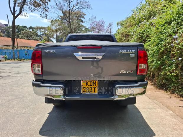 Toyota Hilux Revo Double Cab Deisel 2.8 AWD 2017 Gray