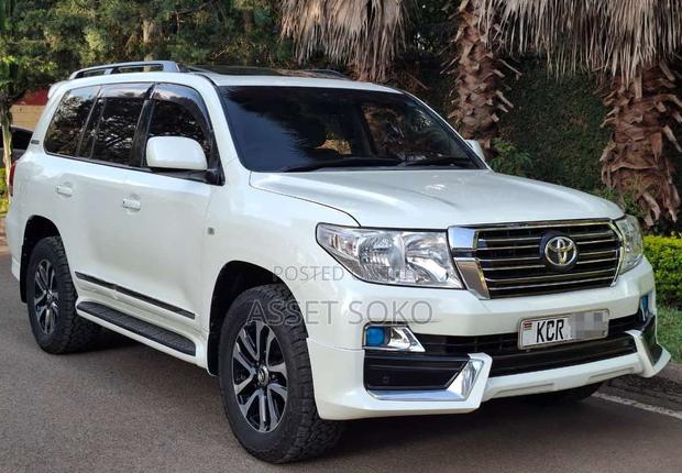 Toyota Land Cruiser 2011 White