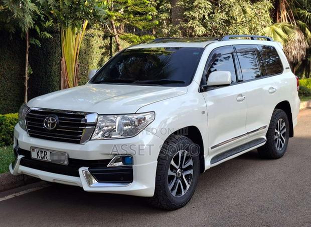 Toyota Land Cruiser 2011 White