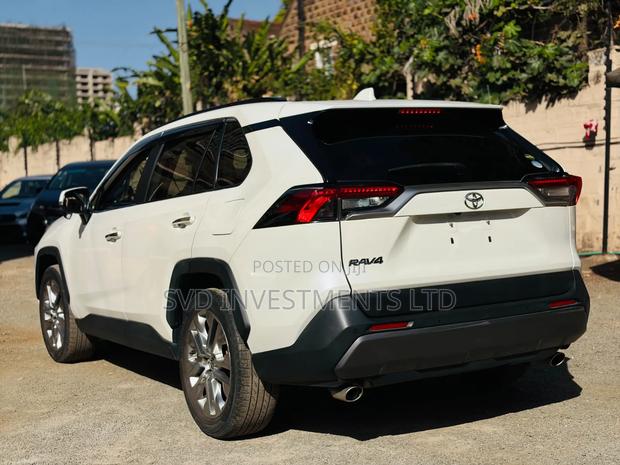 Toyota RAV4 2020 White