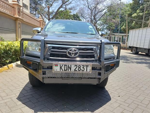 Toyota Hilux Revo Double Cab Deisel 2.4 AWD 2017 Gray