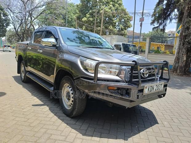 Toyota Hilux Revo Double Cab Deisel 2.4 AWD 2017 Gray