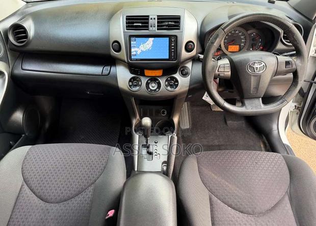 Toyota Vanguard 2013 White
