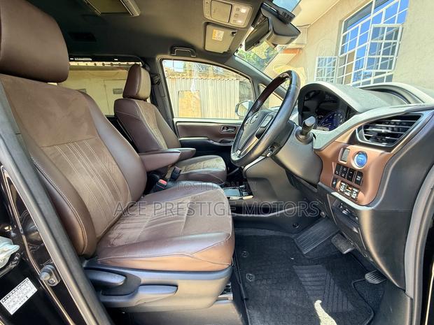 Toyota Esquire 2.0 AWD (7 seater) 2019 Black