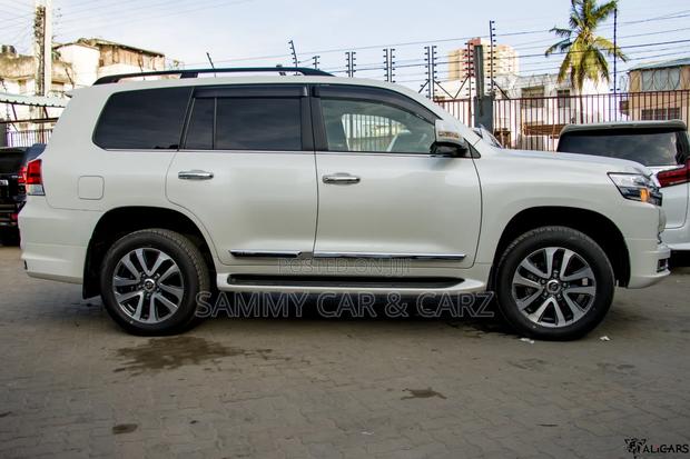 Toyota Land Cruiser 4.6 V8 ZX 2020 White