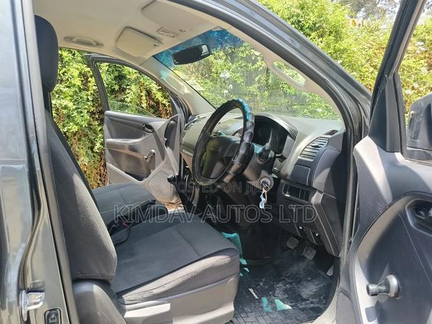 Isuzu D-MAX 2021 Gray