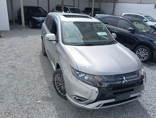 Mitsubishi Outlander 2.4 PHEV AWD 2018 Silver