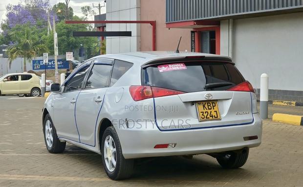 Toyota Caldina 2005 Silver