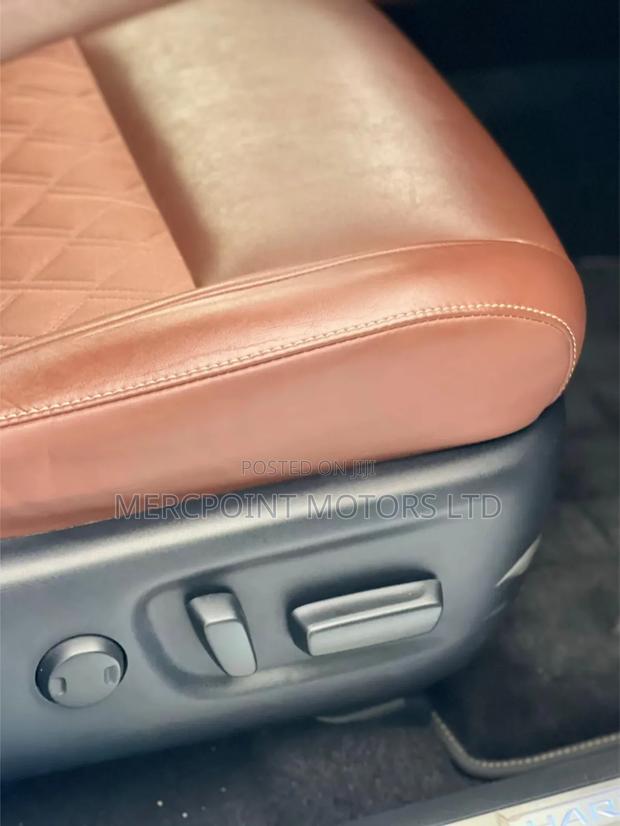 Toyota Harrier 2.0 4WD 2019 Silver
