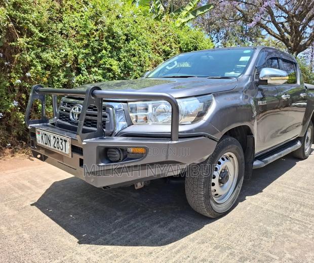 Toyota Hilux 2017 Gray