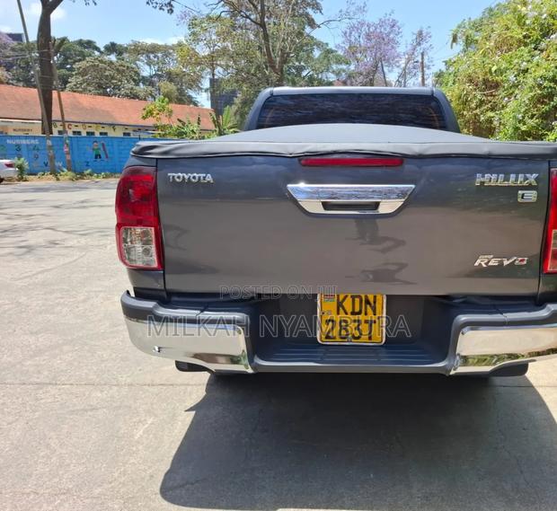 Toyota Hilux 2017 Gray