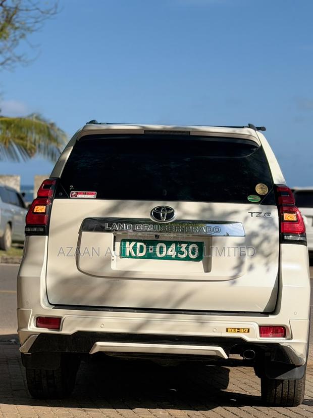 Toyota Land Cruiser Prado 2.8 2019 White