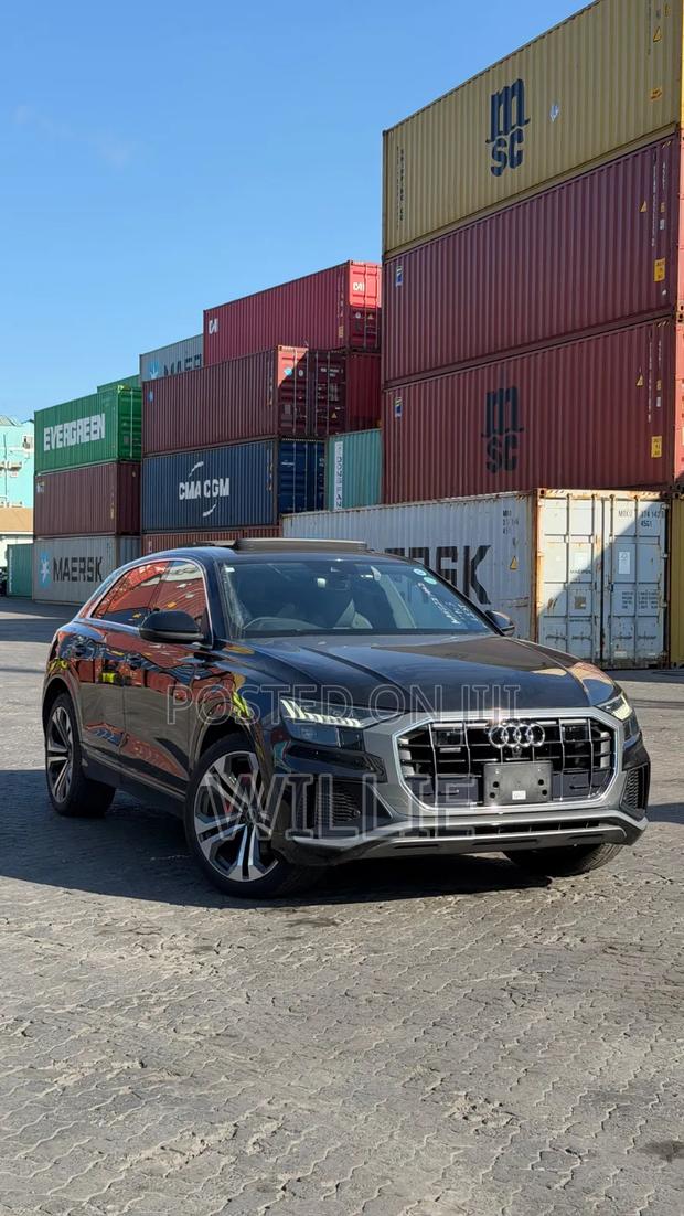 Audi Q8 2021 Black