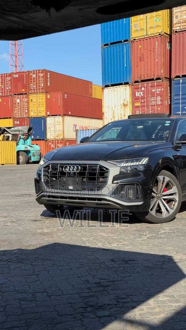 Audi Q8 2021 Black