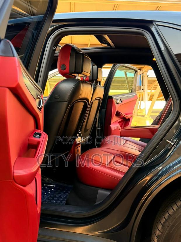 Porsche Macan Sport Edition 2018 Black