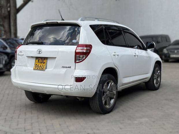 Toyota RAV4 2014 White