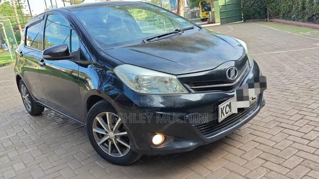 Toyota Vitz 2012 Blue