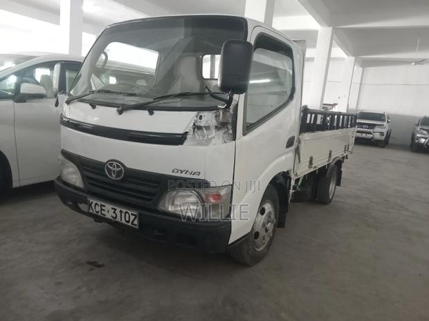 Toyota Dyna 2009 Off white