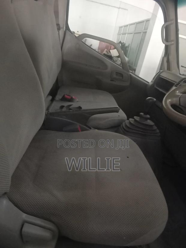 Toyota Dyna 2009 Off white