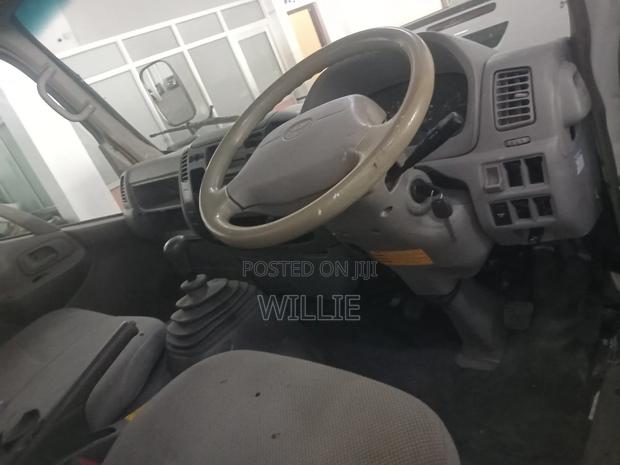 Toyota Dyna 2009 Off white