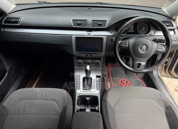 Volkswagen Passat 2014 Brown