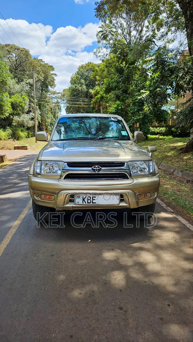 Toyota Hilux Surf 2.7 SSR 2001 Gold