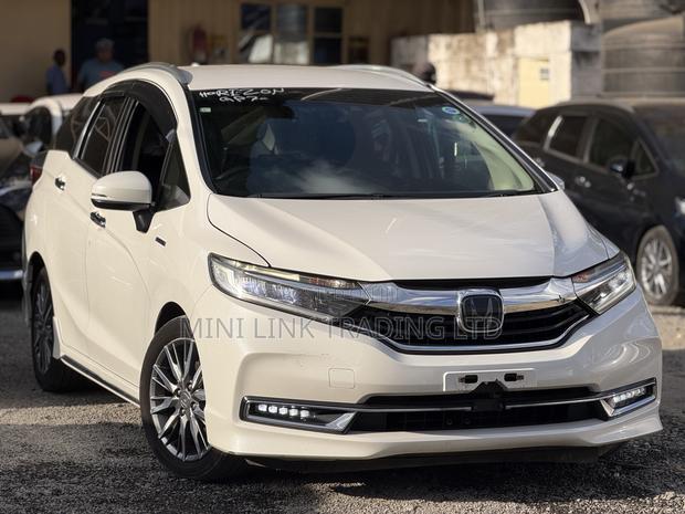 Honda Fit Shuttle 1.5 Hybrid 2WD 2019 Pearl