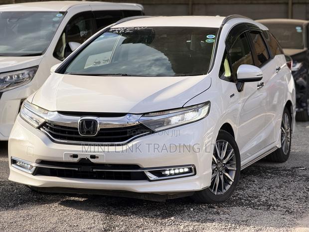 Honda Fit Shuttle 1.5 Hybrid 2WD 2019 Pearl