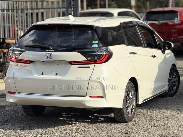Honda Fit Shuttle 1.5 Hybrid 2WD 2019 Pearl