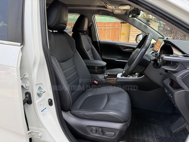 Toyota RAV4 XLE Premium AWD 2019 White