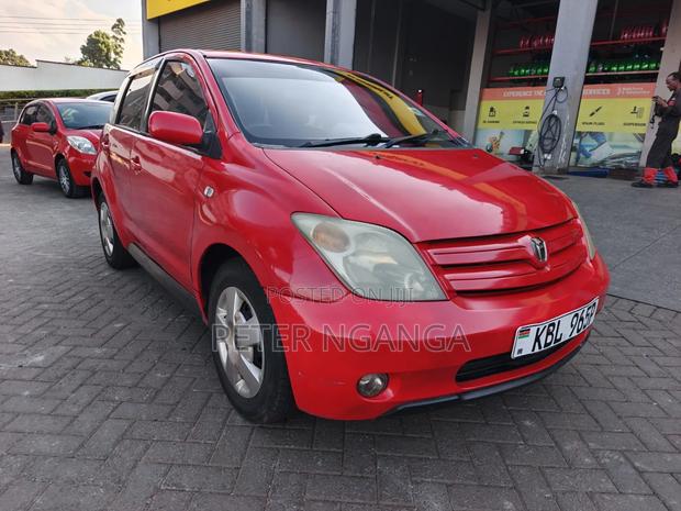 Toyota IST 2004 Red