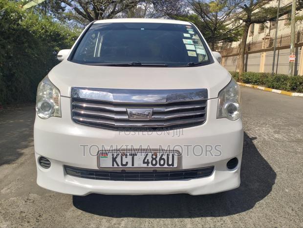Toyota Noah 2011 White
