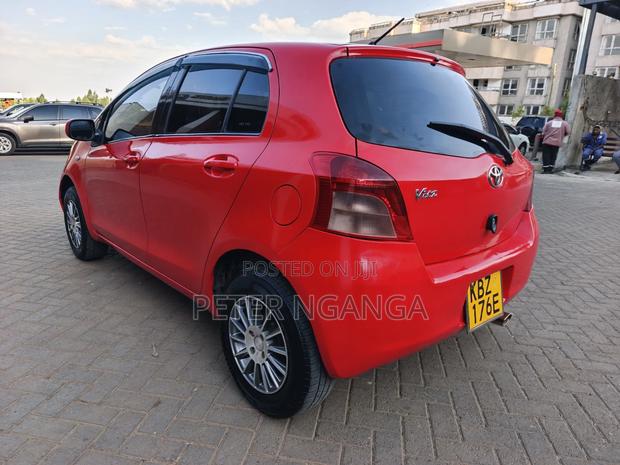 Toyota Vitz 1.3 FWD 5dr 2008 Red