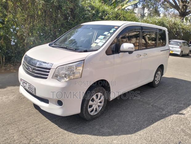 Toyota Noah 2011 White