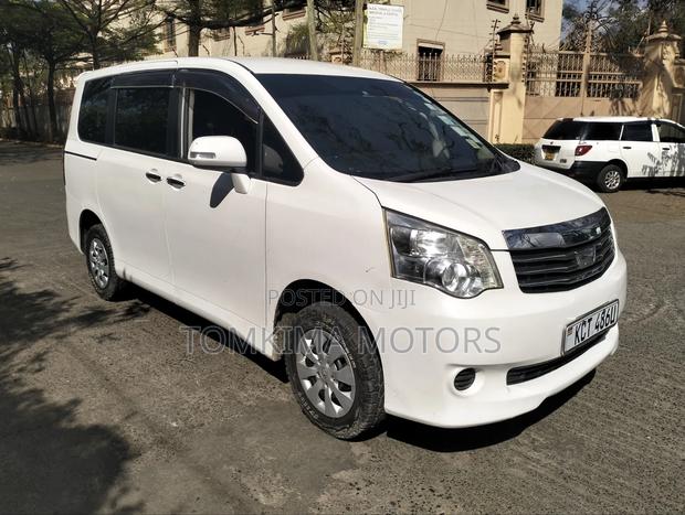 Toyota Noah 2011 White