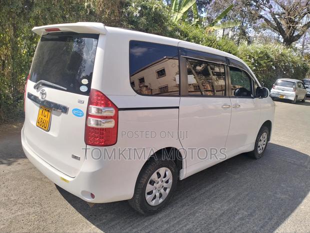 Toyota Noah 2011 White