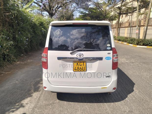 Toyota Noah 2011 White
