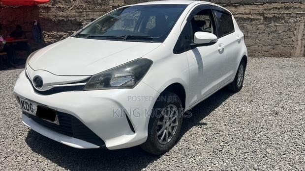 Toyota Vitz 1.3 AWD 5dr 2015 White