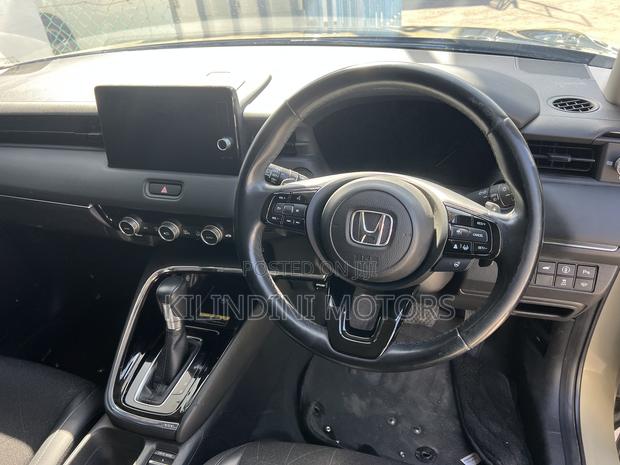 Honda Vezel 2024 Gold