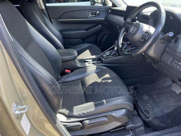 Honda Vezel 2024 Gold