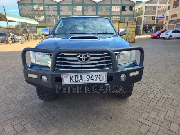 Toyota Hilux 3.0 D-4D 4x4 2013 Green