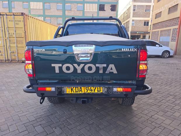 Toyota Hilux 3.0 D-4D 4x4 2013 Green