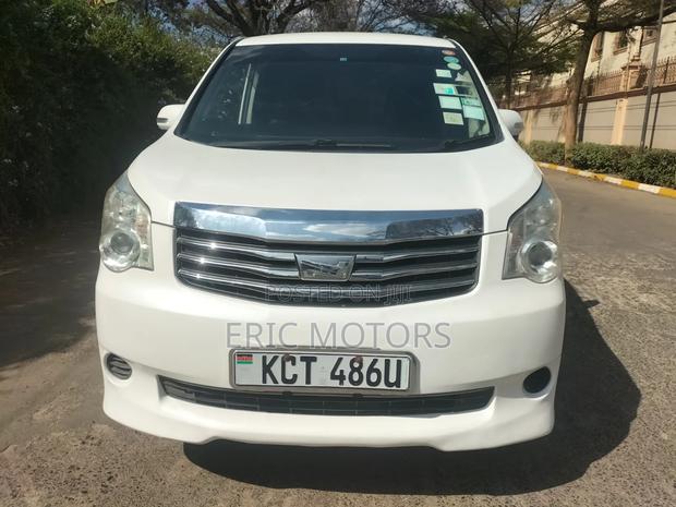 Toyota Noah 2011 White