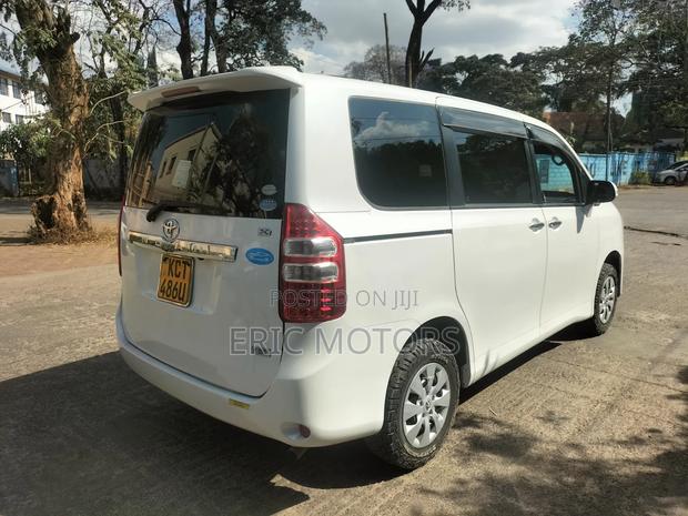 Toyota Noah 2011 White