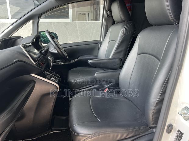 Toyota Voxy 2019 White